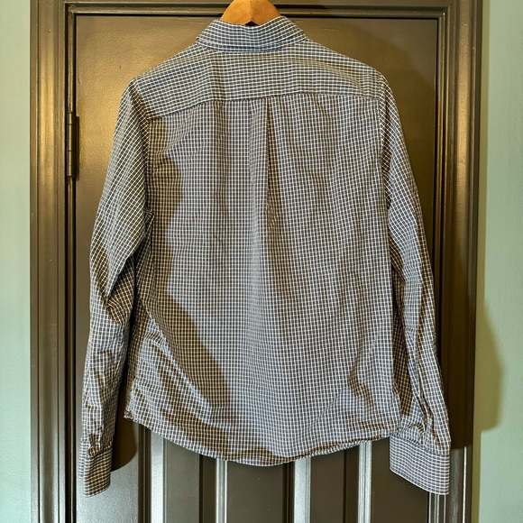 A&F 💪 Muscle Fit LS Woven Shirt - Picture 6 of 7